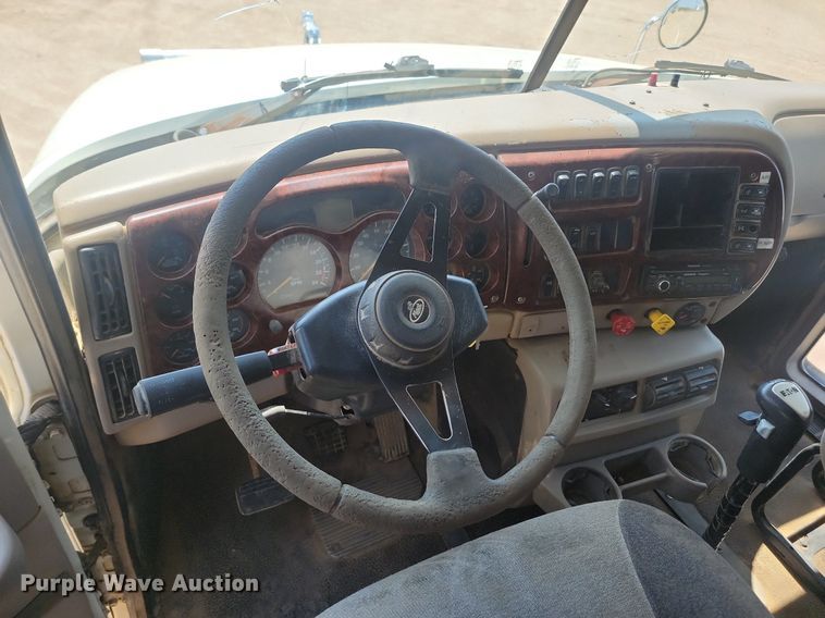 image for item NZ9868 2007 Mack Vision CXN613 semi truck