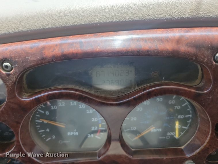 image for item NZ9868 2007 Mack Vision CXN613 semi truck