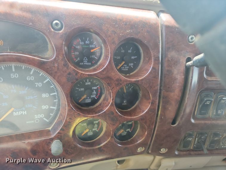 image for item NZ9868 2007 Mack Vision CXN613 semi truck