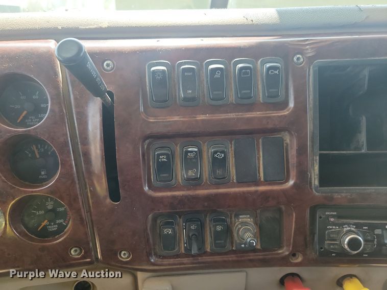 image for item NZ9868 2007 Mack Vision CXN613 semi truck