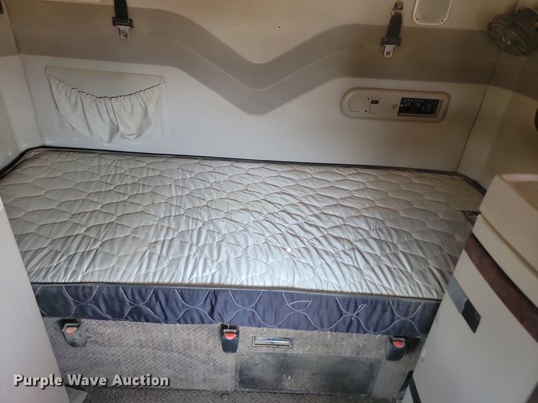 image for item NZ9868 2007 Mack Vision CXN613 semi truck