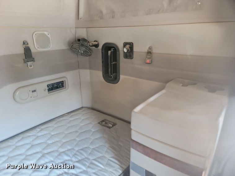 image for item NZ9868 2007 Mack Vision CXN613 semi truck