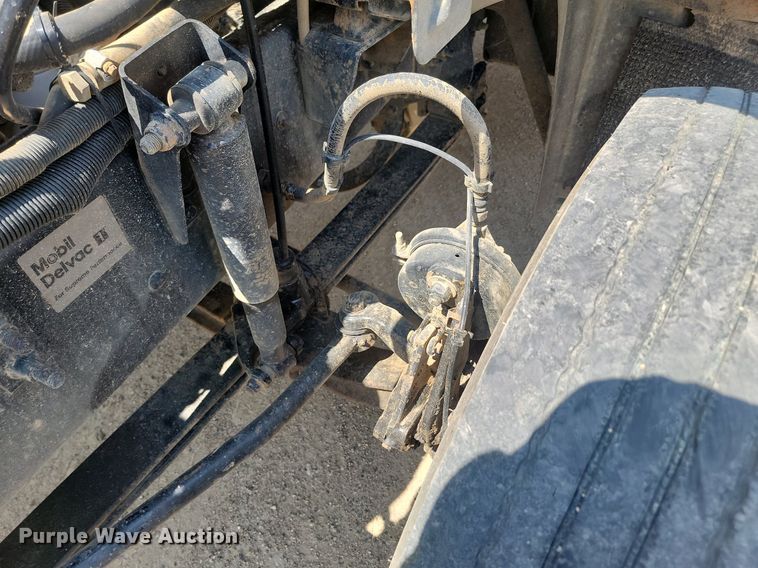 image for item NZ9868 2007 Mack Vision CXN613 semi truck