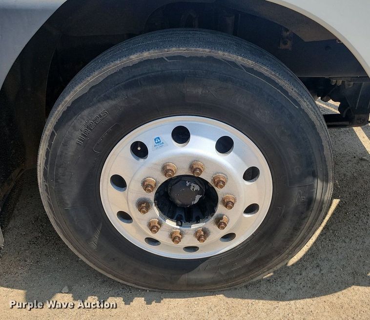 image for item NZ9868 2007 Mack Vision CXN613 semi truck