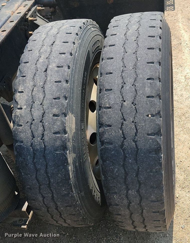 image for item NZ9868 2007 Mack Vision CXN613 semi truck