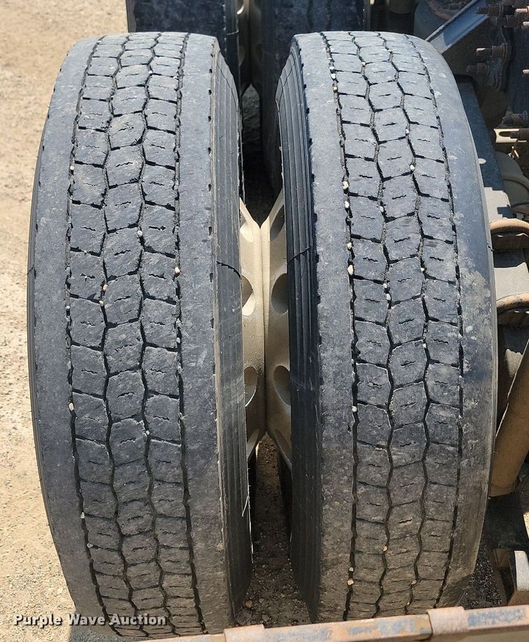 image for item NZ9868 2007 Mack Vision CXN613 semi truck