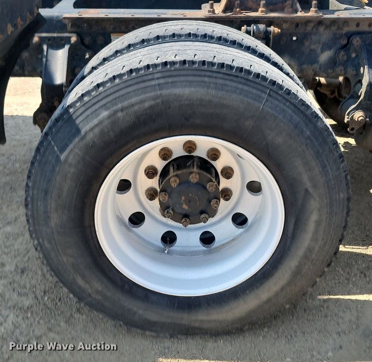 image for item NZ9868 2007 Mack Vision CXN613 semi truck