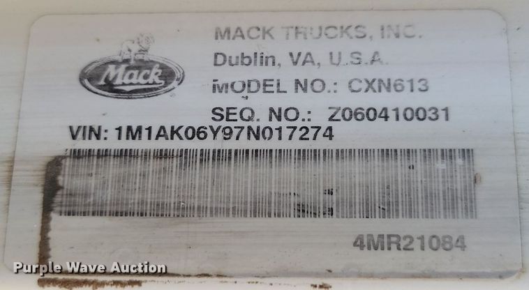 image for item NZ9868 2007 Mack Vision CXN613 semi truck