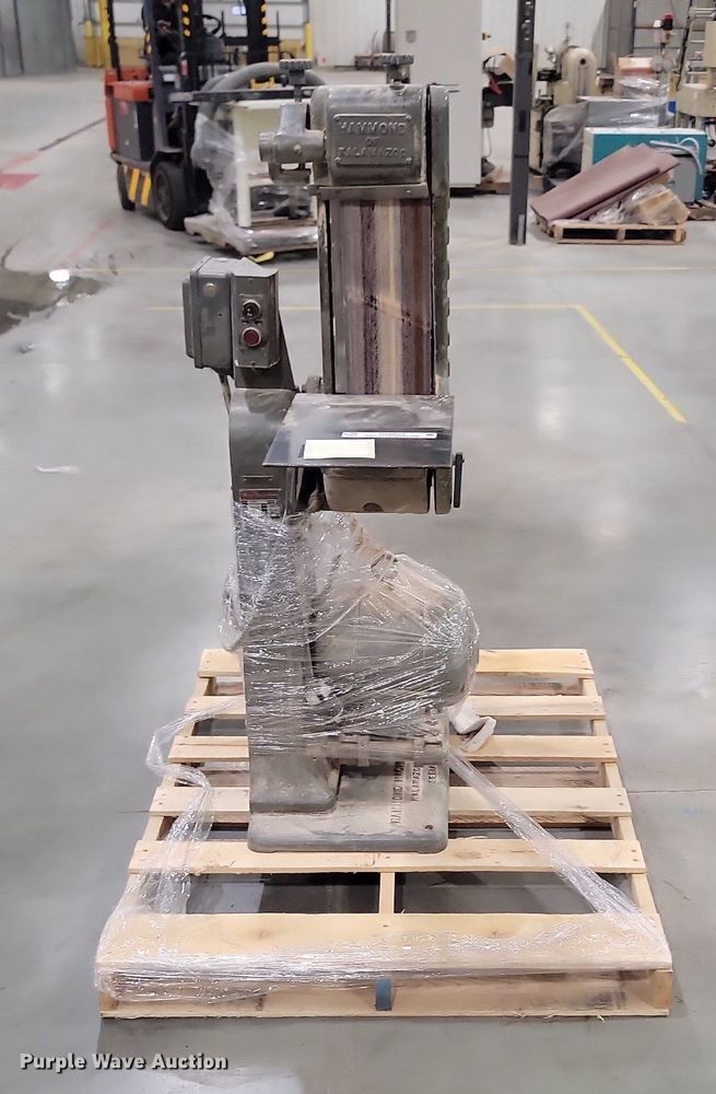 image for item OD9537 Hammond Machinery VH-6WP belt sander