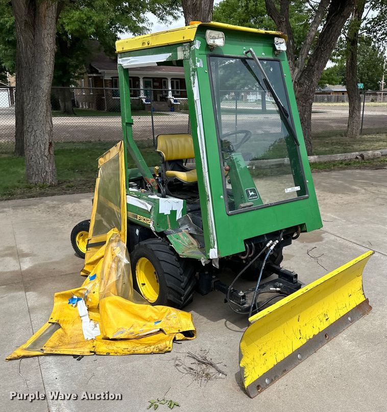 image for item OI9218 John Deere F932 lawn mower