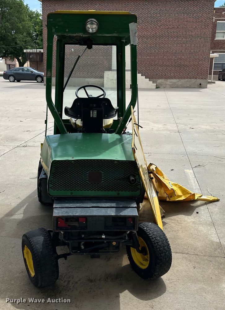 image for item OI9218 John Deere F932 lawn mower