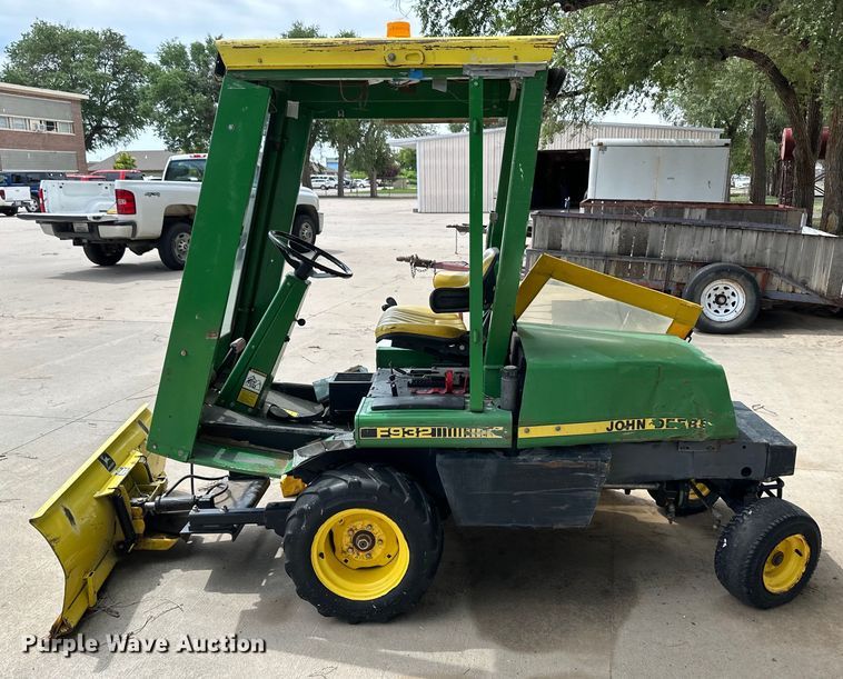 image for item OI9218 John Deere F932 lawn mower