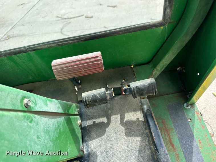 image for item OI9218 John Deere F932 lawn mower