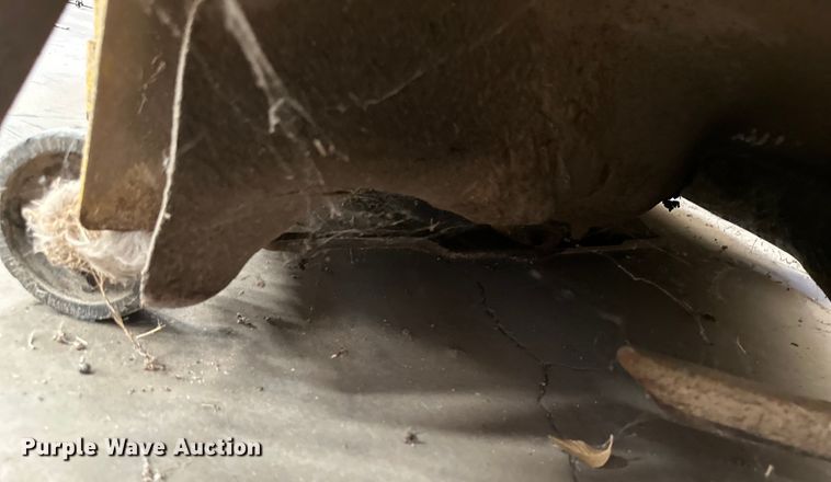 image for item OI9218 John Deere F932 lawn mower