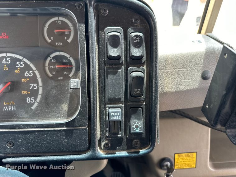 image for item OI9219 2005 Thomas Built FS65 school bus