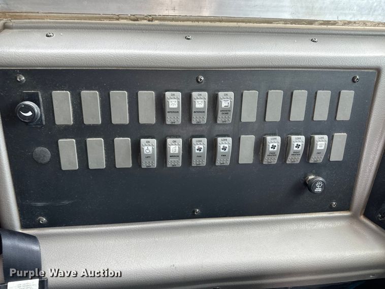 image for item OI9219 2005 Thomas Built FS65 school bus