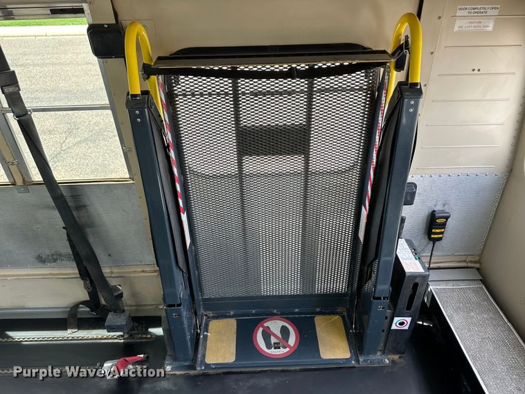 image for item OI9219 2005 Thomas Built FS65 school bus