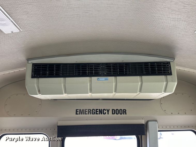 image for item OI9219 2005 Thomas Built FS65 school bus