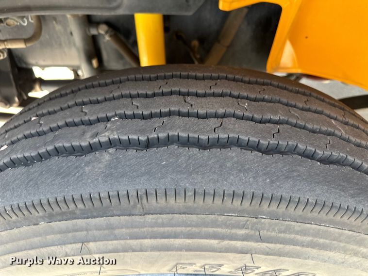 image for item OI9219 2005 Thomas Built FS65 school bus