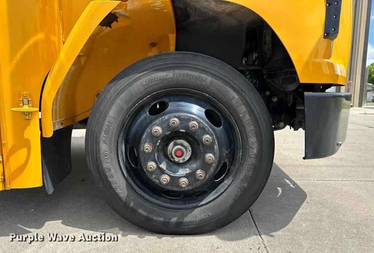 image for item OI9219 2005 Thomas Built FS65 school bus