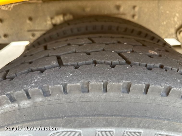 image for item OI9219 2005 Thomas Built FS65 school bus