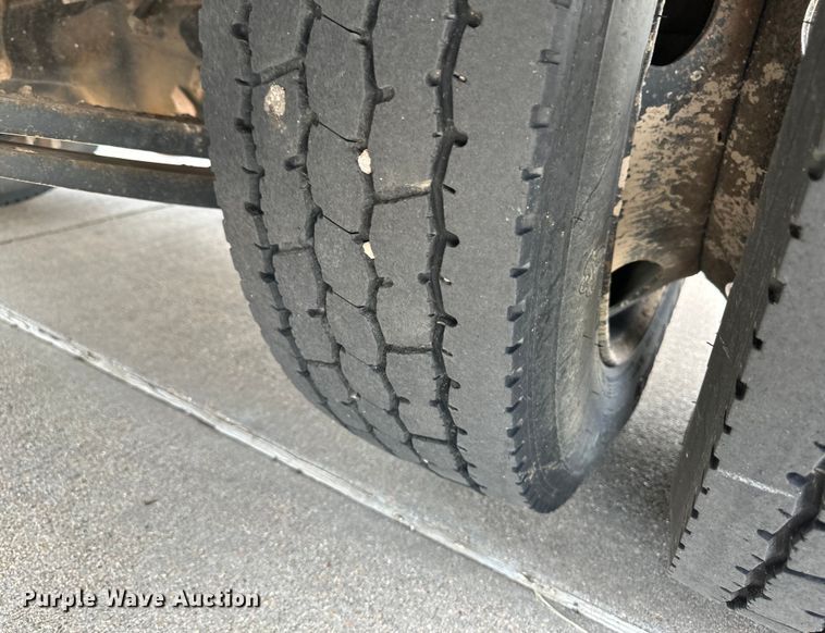 image for item OI9219 2005 Thomas Built FS65 school bus