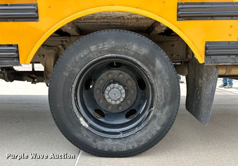 image for item OI9219 2005 Thomas Built FS65 school bus