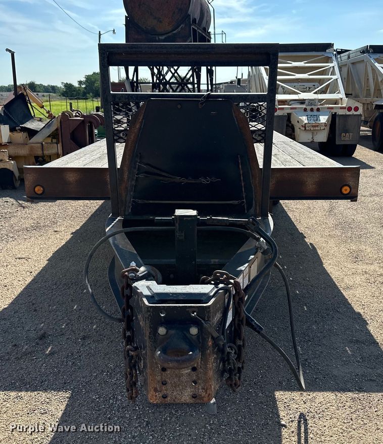 image for item OI9221 2003 Etnyre tilt deck equipment trailer