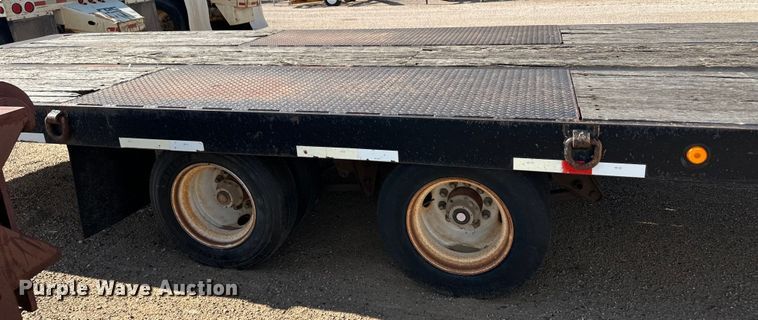 image for item OI9221 2003 Etnyre tilt deck equipment trailer
