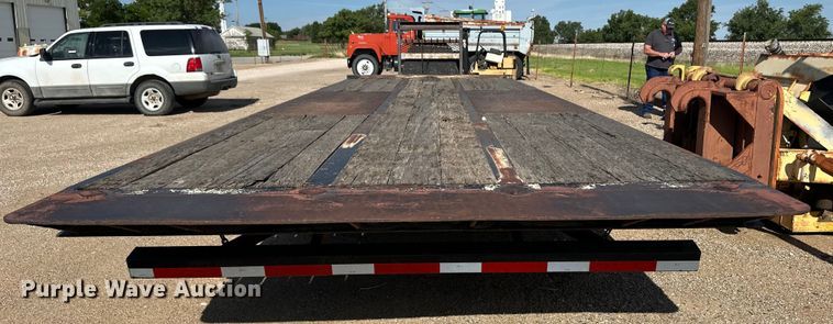 image for item OI9221 2003 Etnyre tilt deck equipment trailer