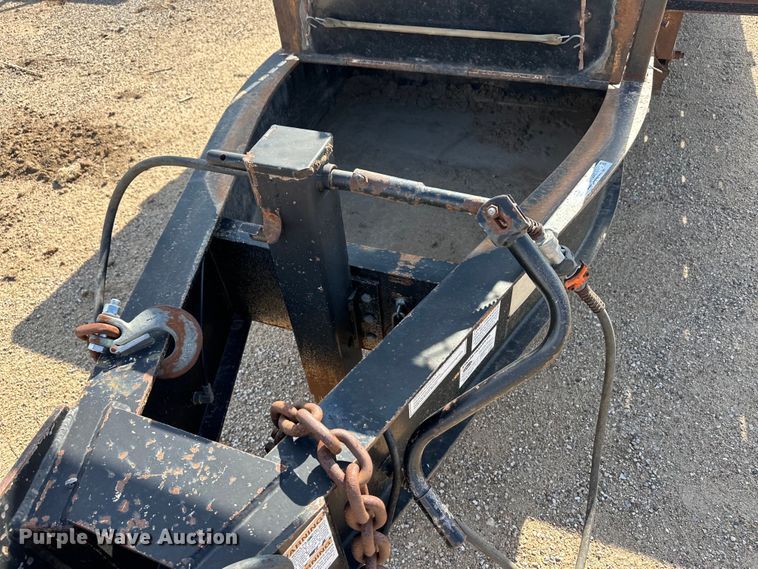 image for item OI9221 2003 Etnyre tilt deck equipment trailer