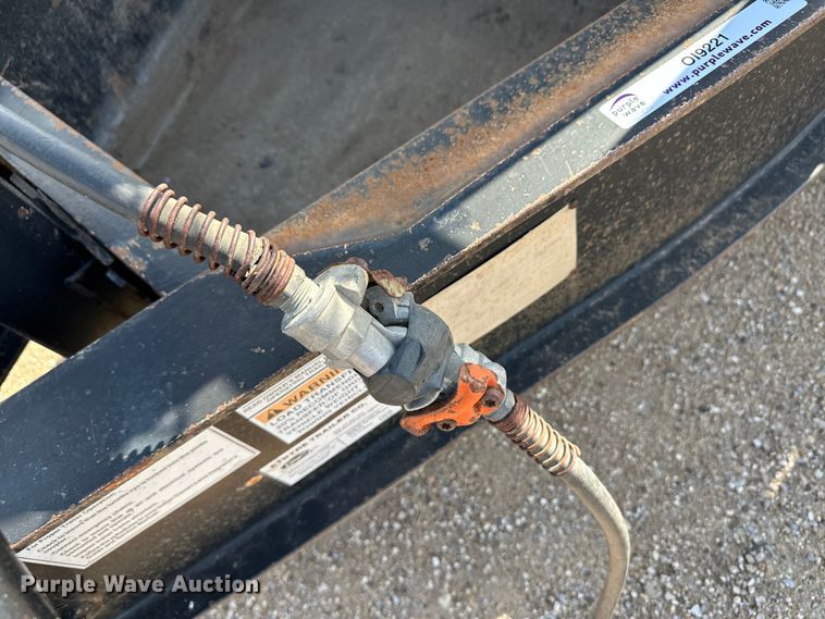 image for item OI9221 2003 Etnyre tilt deck equipment trailer