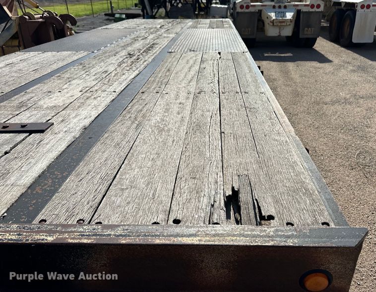 image for item OI9221 2003 Etnyre tilt deck equipment trailer