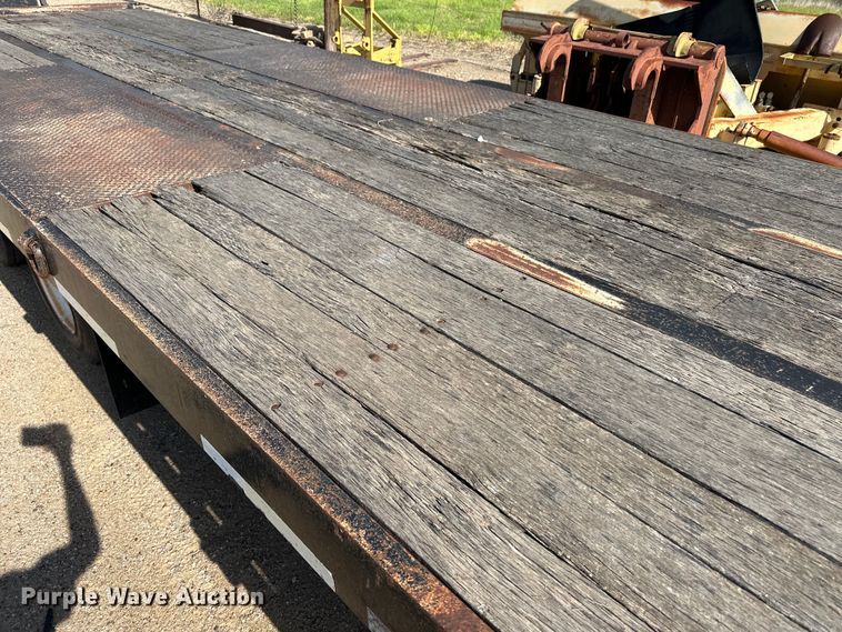 image for item OI9221 2003 Etnyre tilt deck equipment trailer