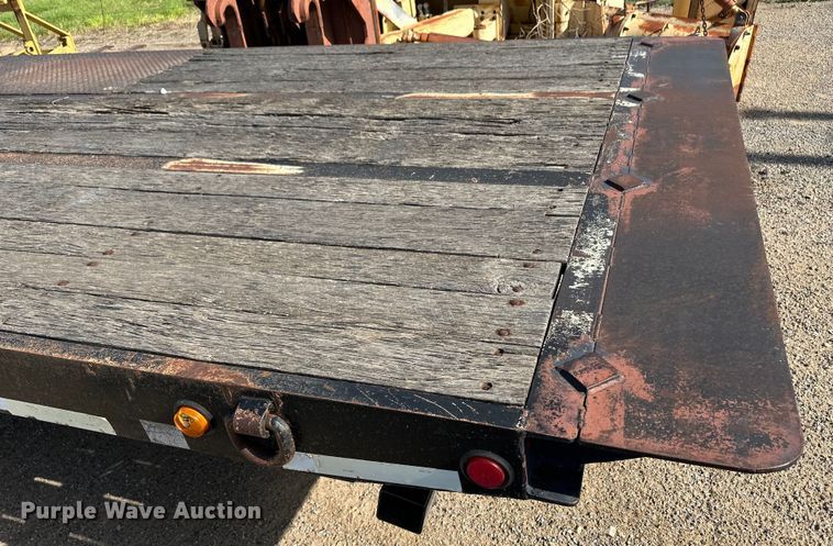 image for item OI9221 2003 Etnyre tilt deck equipment trailer