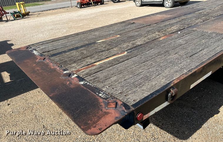 image for item OI9221 2003 Etnyre tilt deck equipment trailer