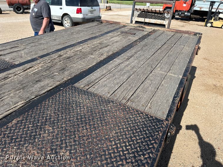 image for item OI9221 2003 Etnyre tilt deck equipment trailer