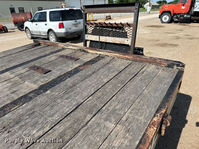 image for item OI9221 2003 Etnyre tilt deck equipment trailer