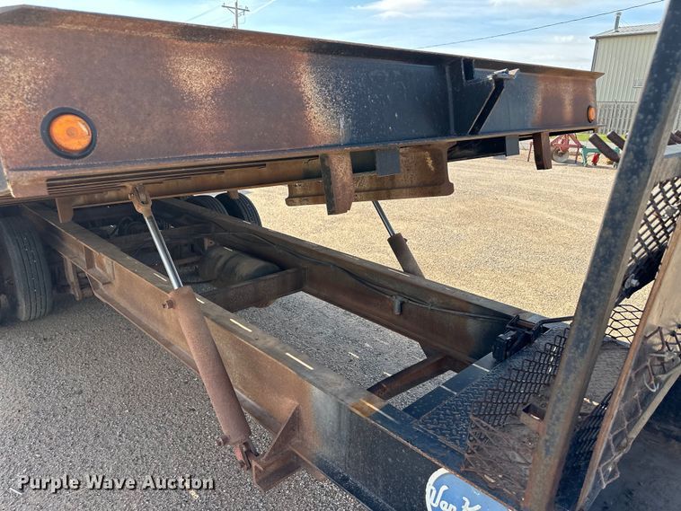 image for item OI9221 2003 Etnyre tilt deck equipment trailer