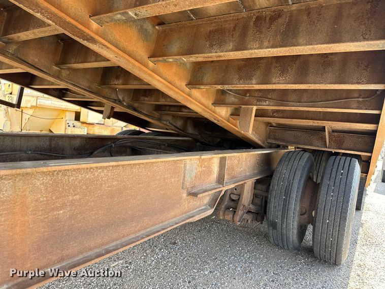 image for item OI9221 2003 Etnyre tilt deck equipment trailer