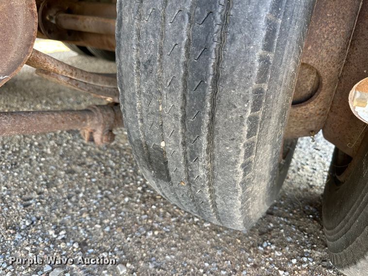 image for item OI9221 2003 Etnyre tilt deck equipment trailer