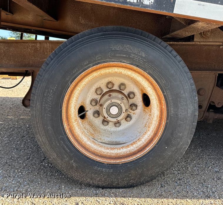 image for item OI9221 2003 Etnyre tilt deck equipment trailer