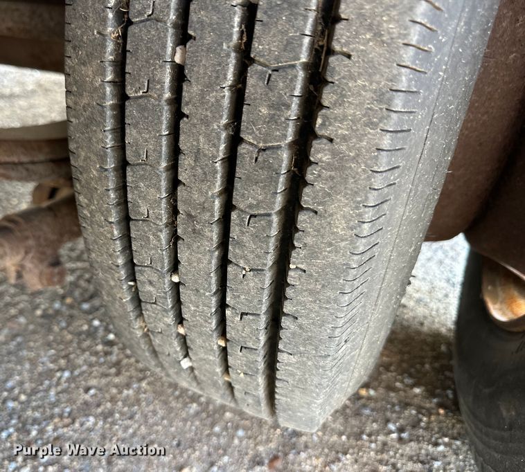 image for item OI9221 2003 Etnyre tilt deck equipment trailer