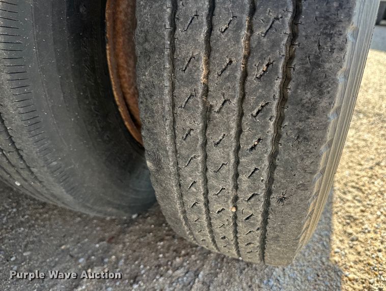 image for item OI9221 2003 Etnyre tilt deck equipment trailer