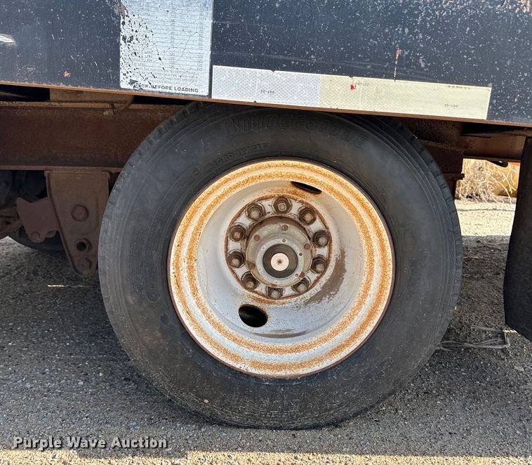 image for item OI9221 2003 Etnyre tilt deck equipment trailer