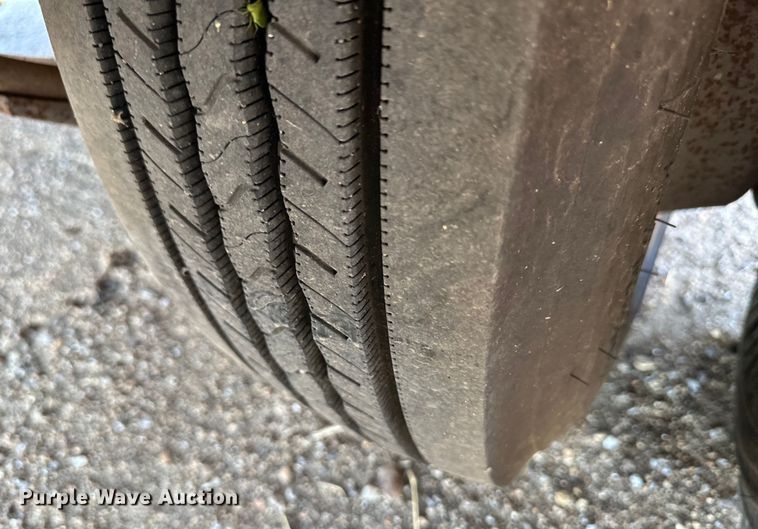 image for item OI9221 2003 Etnyre tilt deck equipment trailer