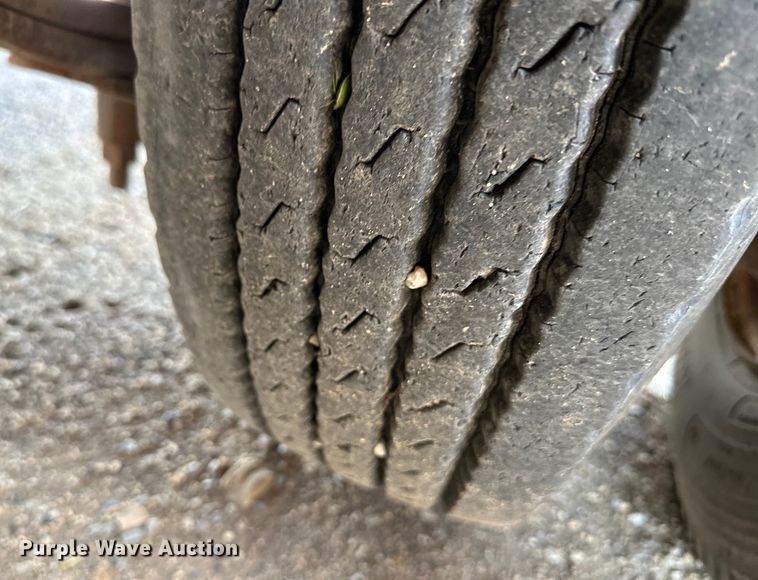 image for item OI9221 2003 Etnyre tilt deck equipment trailer