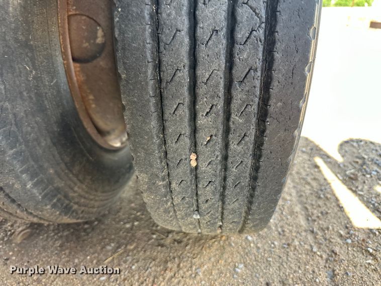 image for item OI9221 2003 Etnyre tilt deck equipment trailer