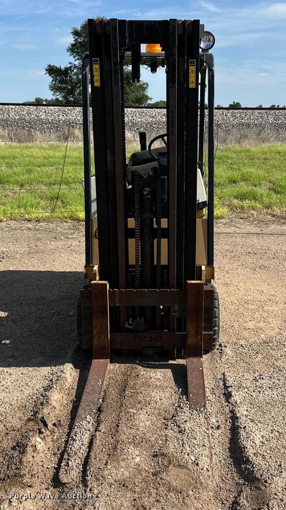 image for item OI9223 Caterpillar TC40D forklift