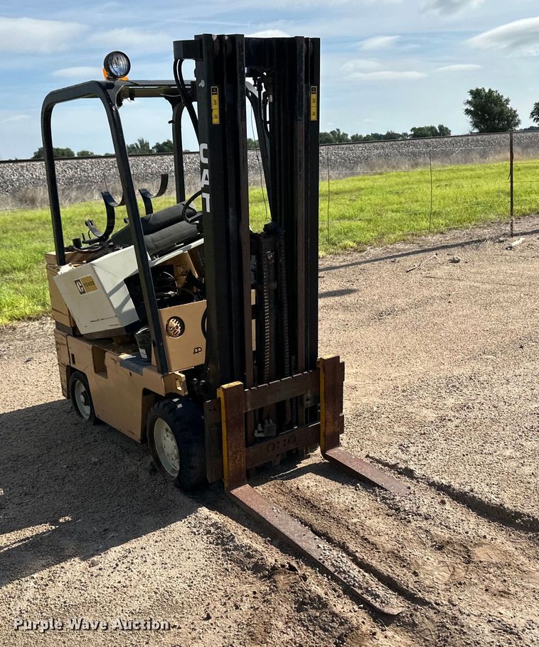 image for item OI9223 Caterpillar TC40D forklift